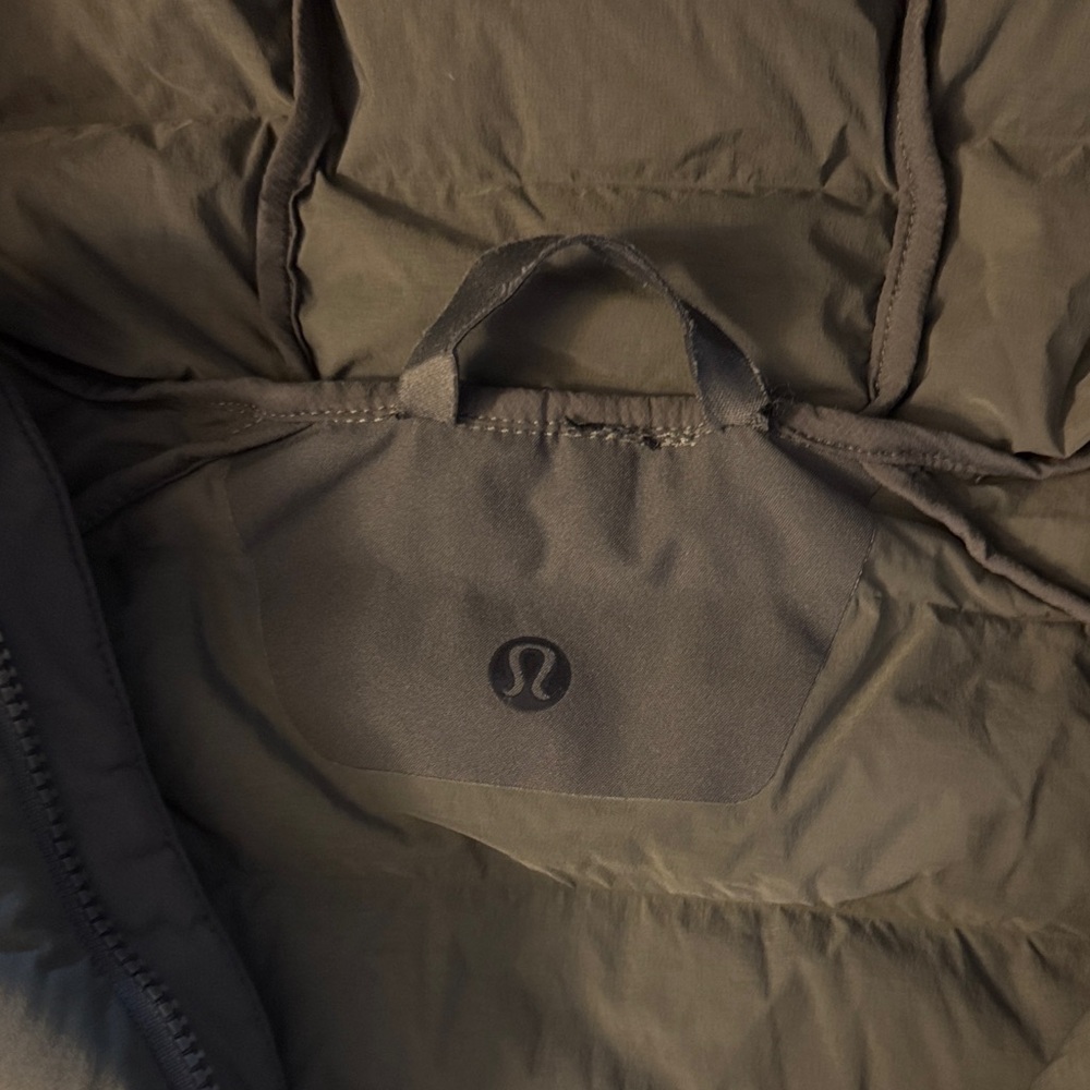lululemon athletica Men's Puffer Jacket - Green - Picture 2 of 4
